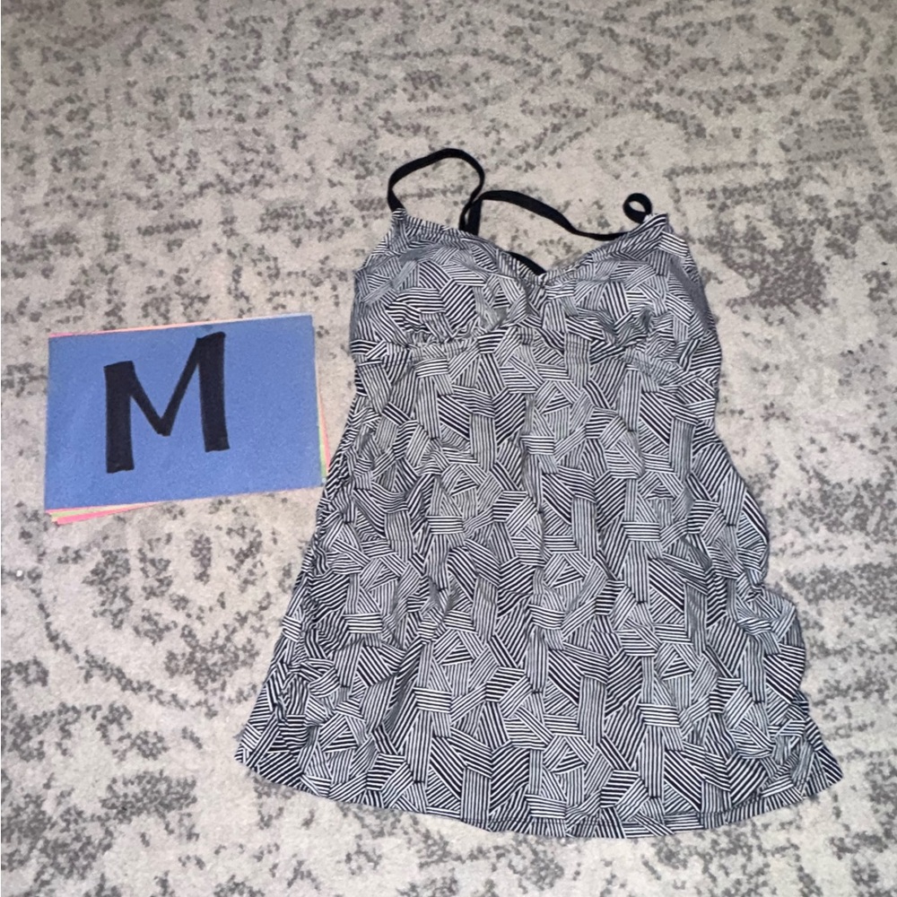 Isabel Maternity Geometric Black and White Swim Top MEDIUM LIKE NEW
